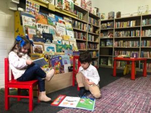 Children Reading Glenside Bookmart